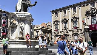 Slitta al primo febbraio l'aumento della tassa di soggiorno a Catania