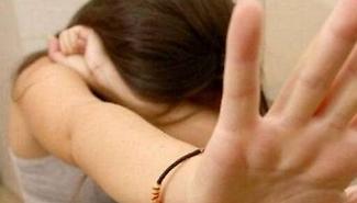 Non imped&igrave; la violenza su due bambini: la condanna e nove anni &egrave; definitiva e la Polizia lo preleva per portarlo in carcere