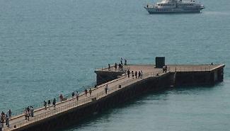 Il pontile sulla spiaggia dello Sbarco degli Alleati andr&agrave; gi&ugrave; ma la memoria rester&agrave;