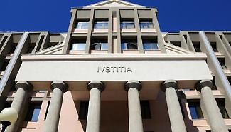 Direttrice di banca vince il ricorso: "Trasferimento e demansionamento illegittimi"