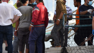 Espulsi dall&rsquo;Italia tornano a Lampedusa con generalit&agrave; false: arrestati due tunisini