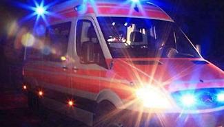 Operaio muore dopo la caduta da un cestello elevatore in un campo di calcio