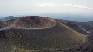 Scossa di terremoto sull'Etna: la faglia Pernicana risponde alla fase finale delle esplosioni
