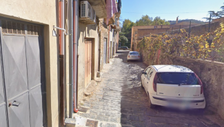 Una lite tra due giovani finisce a colpi di coltello