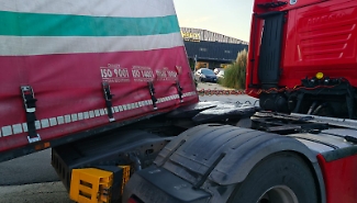 Modica, semirimorchio si stacca: panico sul ponte