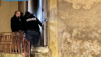 Migranti bangladesi torturati a Vittoria, il sogno di un lavoro finisce in una prigione