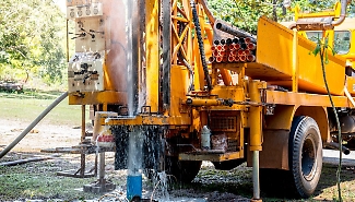 Pozzi trivellati abusivamente e carenze igienico sanitarie: sanzionato un autobottista