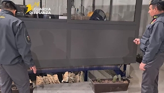 Maxi sequestro a Pomezia e Ferentino: fabbriche clandestine di sigarette per 4 milioni di pezzi al giorno