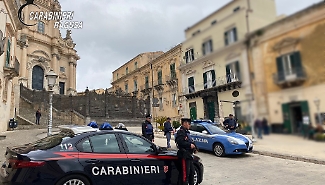 Ragusa, ladro aggredisce le forze dell'ordine dopo essersi introdotto in un'abitazione