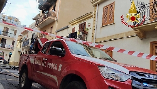 Paura per un incendio in un appartamento a Santa Flavia, famiglia in salvo