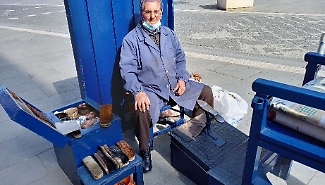 &ldquo;Una sedia, una spazzola, una citt&agrave; intera&rdquo;: perch&eacute; Caltanissetta chiede una statua per lo sciusci&agrave; Peppino Romano