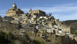 Piazza Armerina, 77 ammonimenti per reati di genere