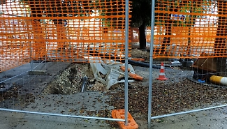 Il ritrovamento di sette scheletri (forse del 1693) blocca il cantiere della Villa comunale