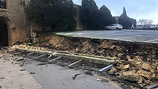 Cede il muretto del cimitero di Enna in piazzale Di Dio: e i tempi per il ripristino si allungano