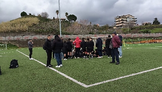 Calciatore di 13 anni s'infortuna: a terra 52 minuti prima dell'arrivo dell'ambulanza