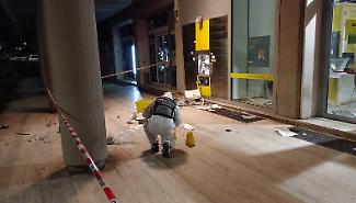 Tremestieri Etneo, colpo al Bancoposta in piazza. Fanno esplodere la cassaforte e scappano