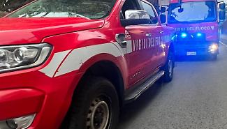 Incendio in un garage a causa dei botti: notte di Capodanno di paura a Trecastagni