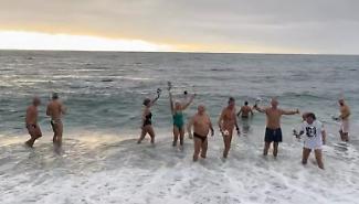 Taormina, il primo tuffo dell&rsquo;anno tra onde e tornanti: la 47&ordf; &ldquo;Tuffo a mare e corsa&rdquo; accende il Capodanno
