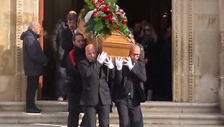 Chiaramonte d&agrave; l'addio al dj Salvo Mol&egrave;: chiesa gremita per l'ultimo saluto