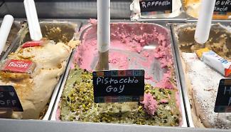 Gusto &ldquo;pistacchio gay&rdquo;, bufera sulla gelateria di Catania