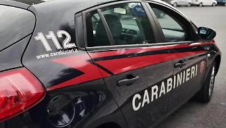 Picchia l&rsquo;ex compagna per costringerla a non denunciarlo