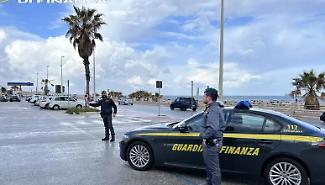 Direttrice di un ufficio postale truffava gli anziani clienti: sequestro beni da 800mila euro