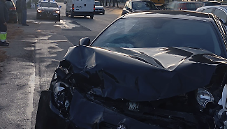 Vittoria, scontro tra auto in rettilineo: due feriti