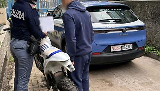 Ruba una moto tagliando la catena con un flex: 18enne arrestato a Catania dopo il "cavallo di ritorno"