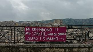 Giornata della donna, a Modica lo striscione che fa discutere