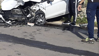 Sampieri, due auto si sono scontrate in modo violento: due feriti