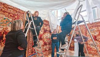 La ciniglia delle giovani spose in mostra la domenica delle palme