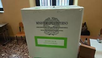 Si sente male e muore durante le operazioni elettorali in un istituto a Palermo