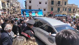 Minacce all'avvocato Sinatra al processo per la strage di Monreale: la solidarietà dei giuristi siciliani Minacce all'avvocato Sinatra al processo per la strage di Monreale: la solidarietà dei giuristi siciliani