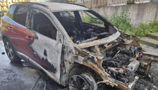 Lentini sotto choc: incendio distrugge l&rsquo;auto del marito di una consigliera di Forza Italia, la politica nel mirino