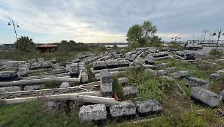 Riposto, addio al "cimitero" dei pontili