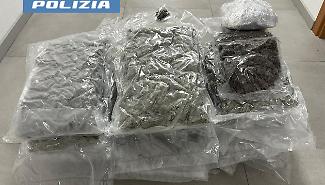 Blitz della Mobile a Picanello: arrestato "corriere" con 15 chilogrammi di marijuana