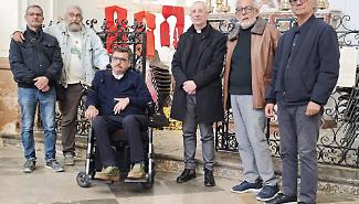 Croce di giubbotti salvagente a Marsala: una preghiera per la nostra ipocrisia