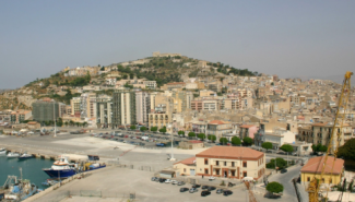 Mancata demolizione di manufatti abusivi: annullate cartelle esattoriali per 102.959,19 euro a carico di una donna