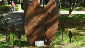 Profanata la memoria del "Giudice Ragazzino": Rubata la targa per Livatino nel Giardino dei Giusti