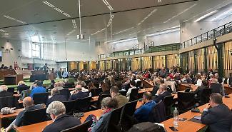 Cgil, a Palermo l'assemblea contro le mafie nell'aula bunker. Landini: &laquo;Dal Governo scelte sbagliate&raquo;