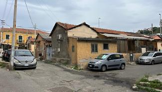 Spiraglio per i residenti di via La Rocca: case assegnate, ma al momento restano nel degrado
