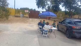 A Poggio Arena spunta l'accesso a mare ma la battaglia dei residenti si inasprisce