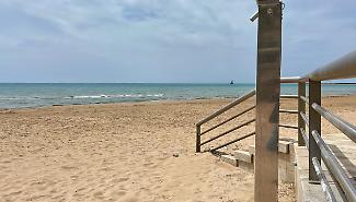 Marina di Ragusa, installate trenta docce a pagamento sul litorale della frazione