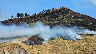 Inferno di fuoco ad Agrigento, fiamme alla rotonda Giunone e sotto la statua di San Calogero bianco