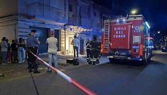 Casa devastata da un'esplosione, nessun ferito: due piste per gli investigatori