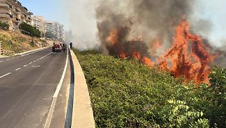 Vasto incendio a Melilli: fiamme nella zona alta, soccorsi in azione a protezione delle case 