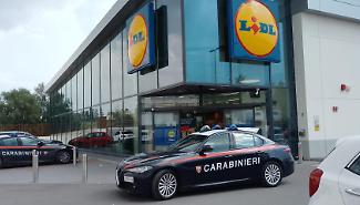 Caltanissetta, vanno a fare la spesa alla Lidl ma non pagano il conto: arrestati con i sacchi pieni di tonno e cosmetici