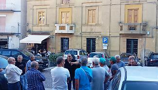 Diga San Giovanni piena ma campi a secco: esplode la rivolta dell&rsquo;acqua a Naro