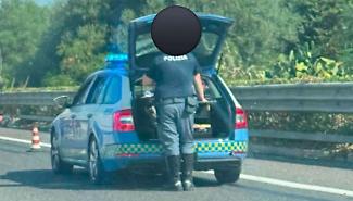 Violento scontro vicino allo svincolo di Siracusa Nord: auto ribaltata, traffico in tilt sulla Ss114