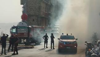Come se non bastassero i roghi, anche un&rsquo;auto in fiamme nel centro di Enna: intervento dei vigili del fuoco